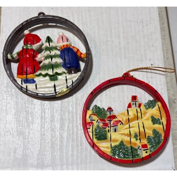 Vtg Christmas Cut Out Ornaments Set Of 2 Children & Village Scenes 2 Sided 70's - Picture 2 of 4